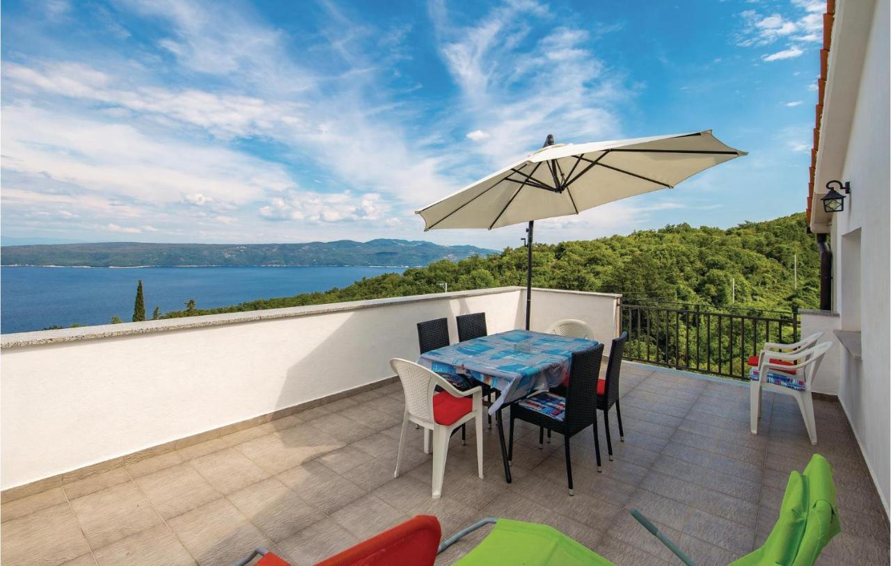 Beautiful Apartment In Brsec With Kitchen Bagian luar foto