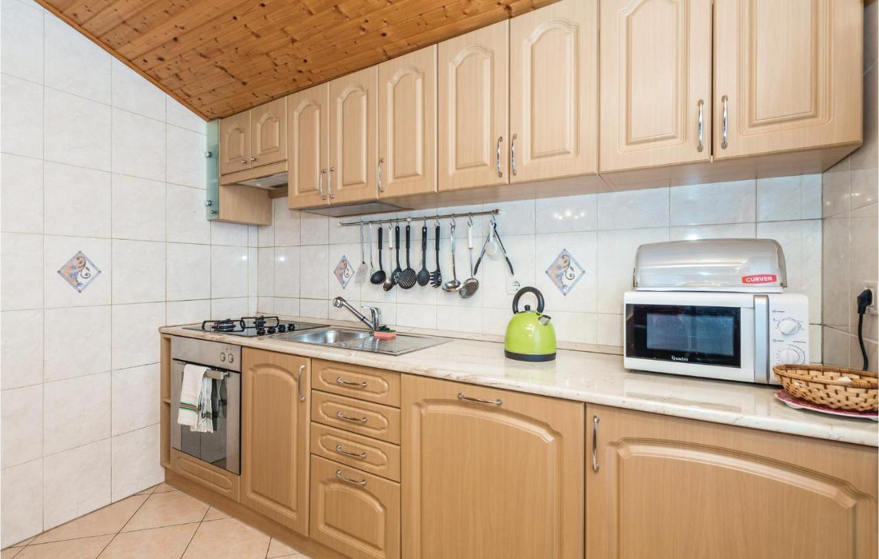 Beautiful Apartment In Brsec With Kitchen Bagian luar foto