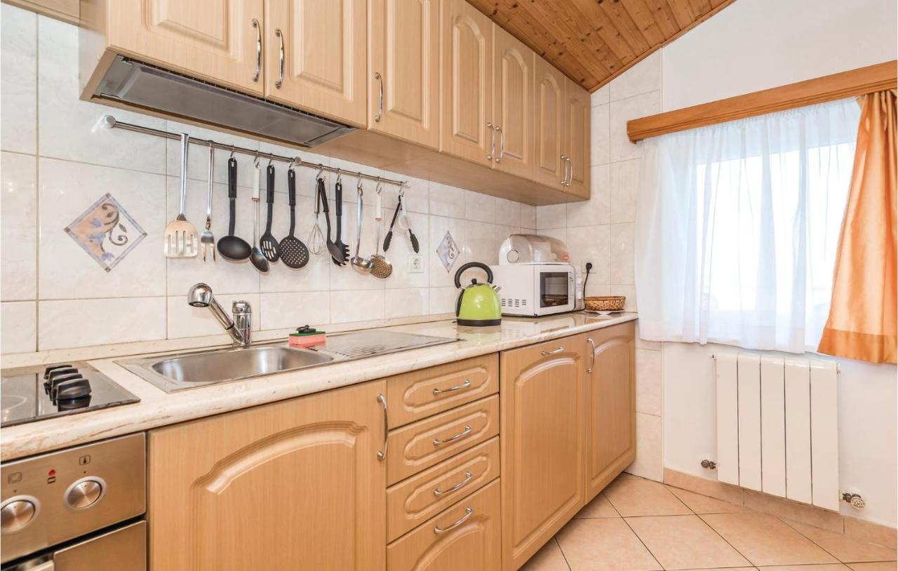 Beautiful Apartment In Brsec With Kitchen Bagian luar foto