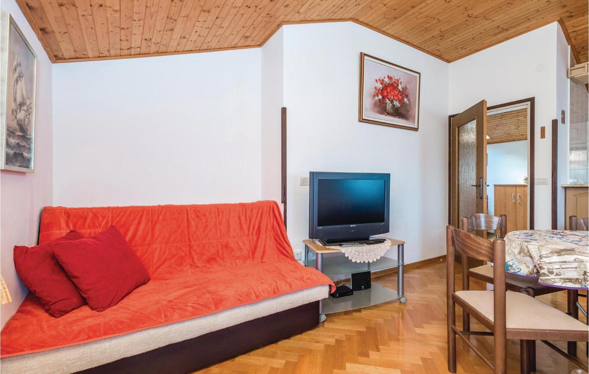 Beautiful Apartment In Brsec With Kitchen Bagian luar foto