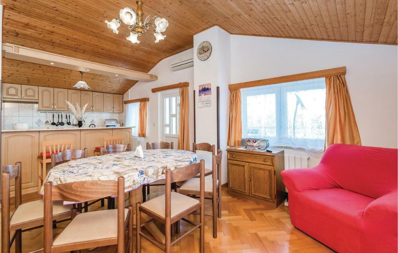 Beautiful Apartment In Brsec With Kitchen Bagian luar foto